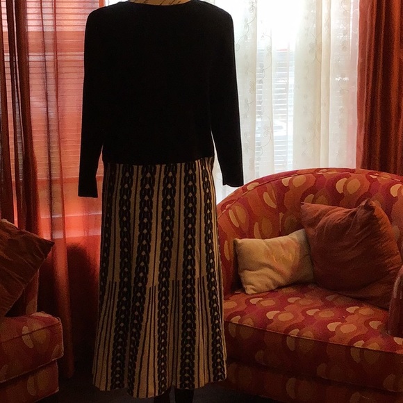 Black and White Sweater Dress - Picture 8 of 11